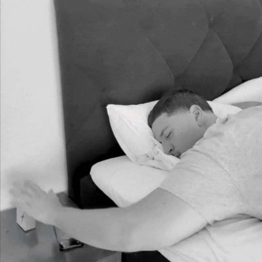 Reloj despertador vs. Pulsera vibratoria: ¿Cuál es la mejor opción para tu descanso?