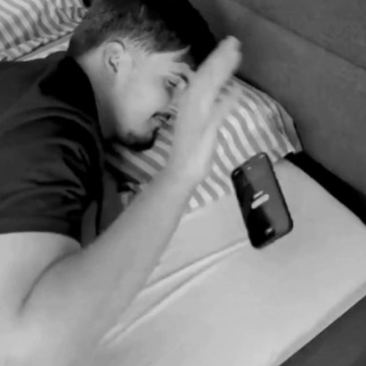 Despertar con taquicardia: El peligro oculto de las alarmas ruidosas en tu salud